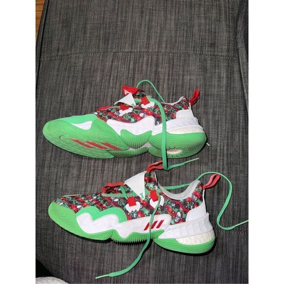 Adidas Trae Young 1 Christmas Shoes EUC SIZE 9.5 MENS - Picture 3 of 9